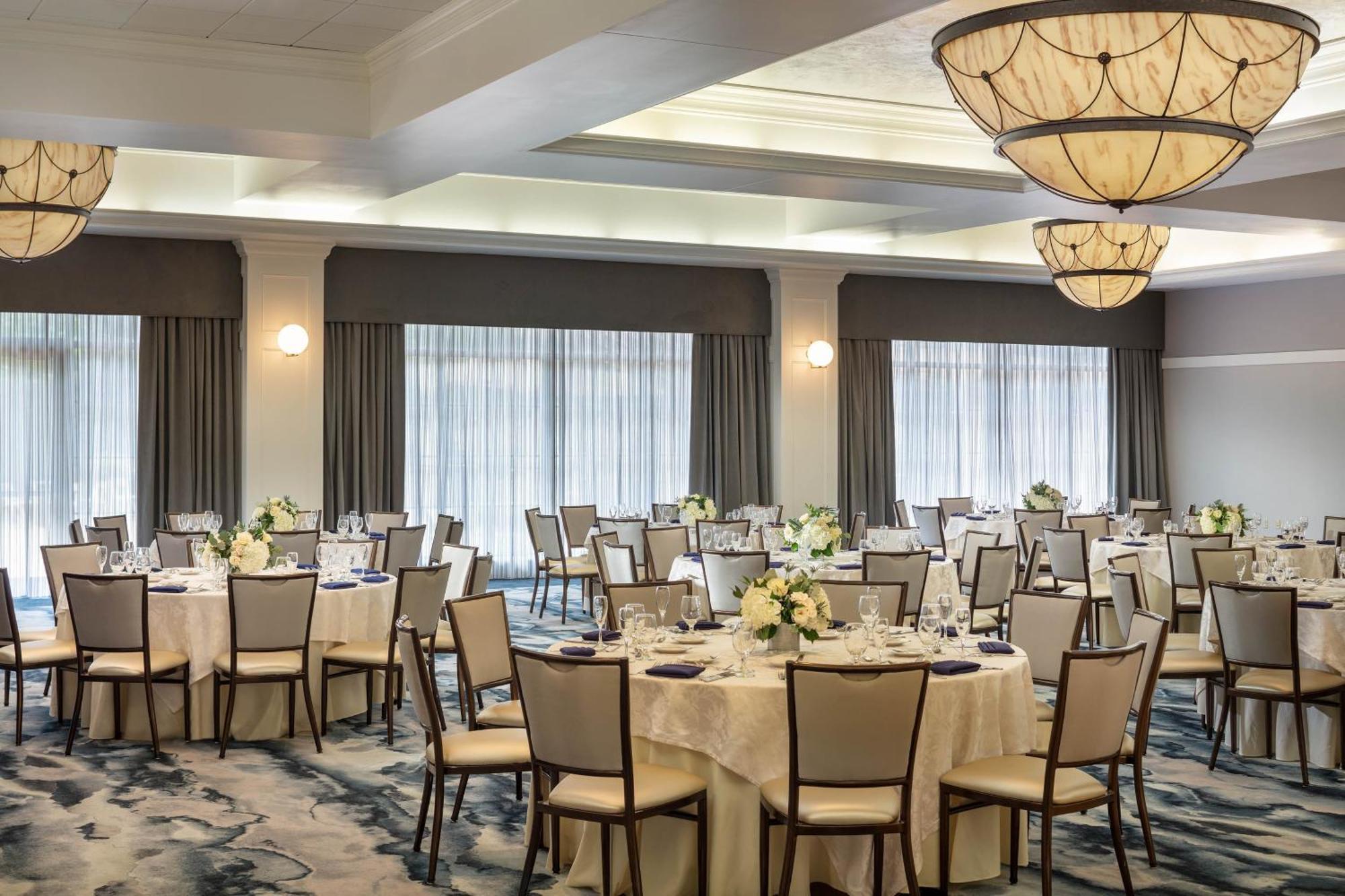 Four Points By Sheraton Norwood Conference Center Esterno foto