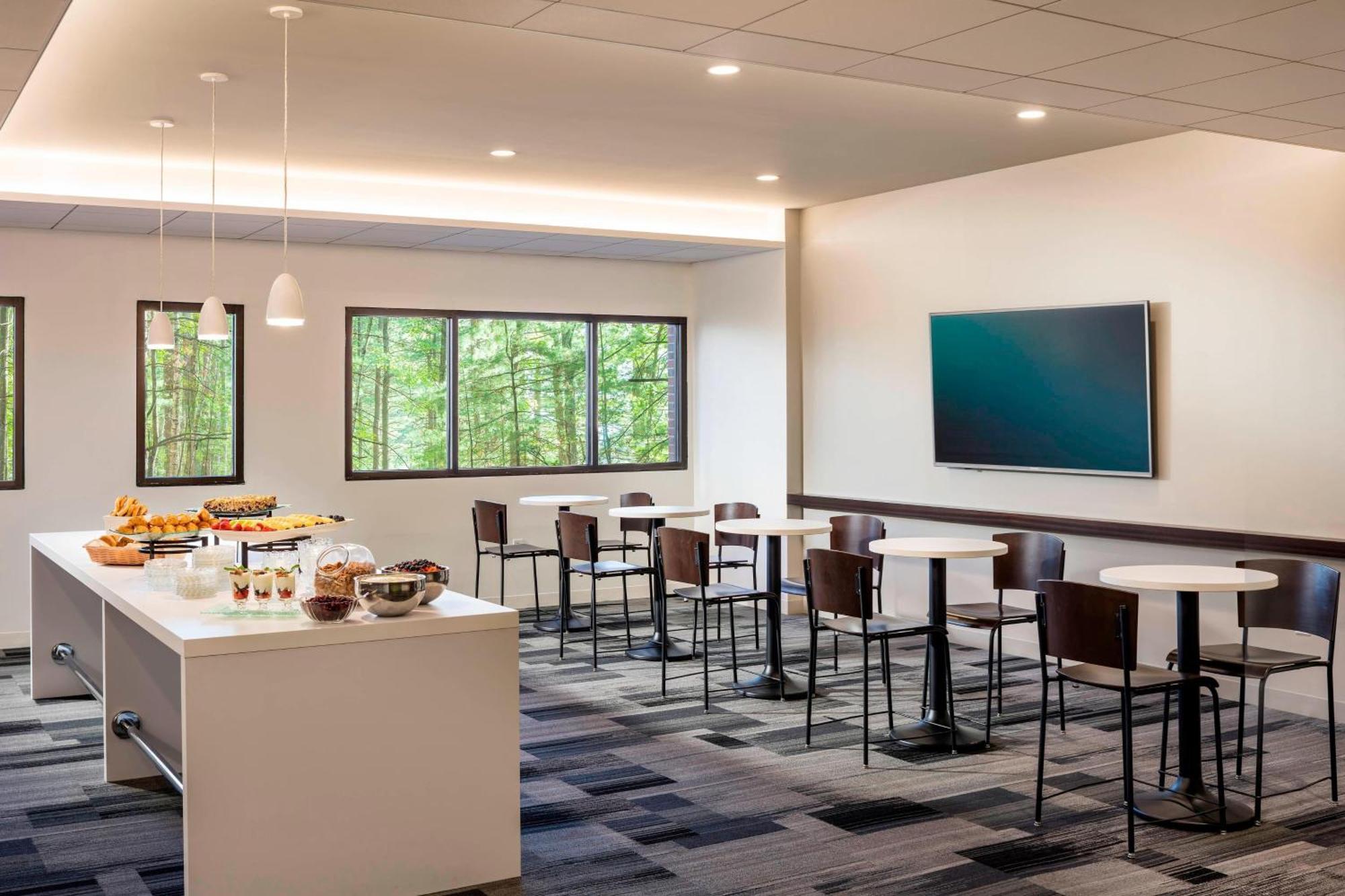Four Points By Sheraton Norwood Conference Center Esterno foto