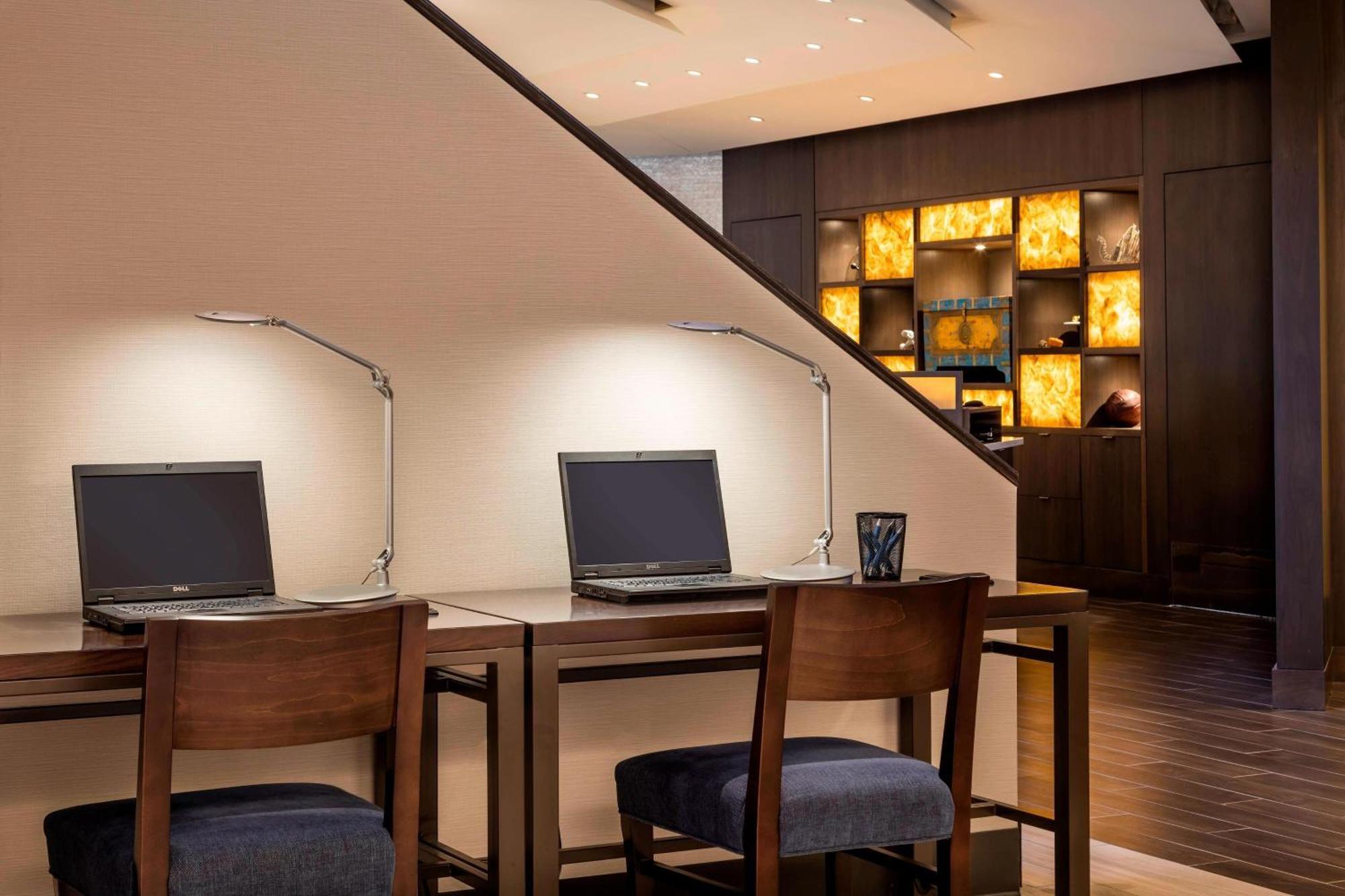 Four Points By Sheraton Norwood Conference Center Esterno foto