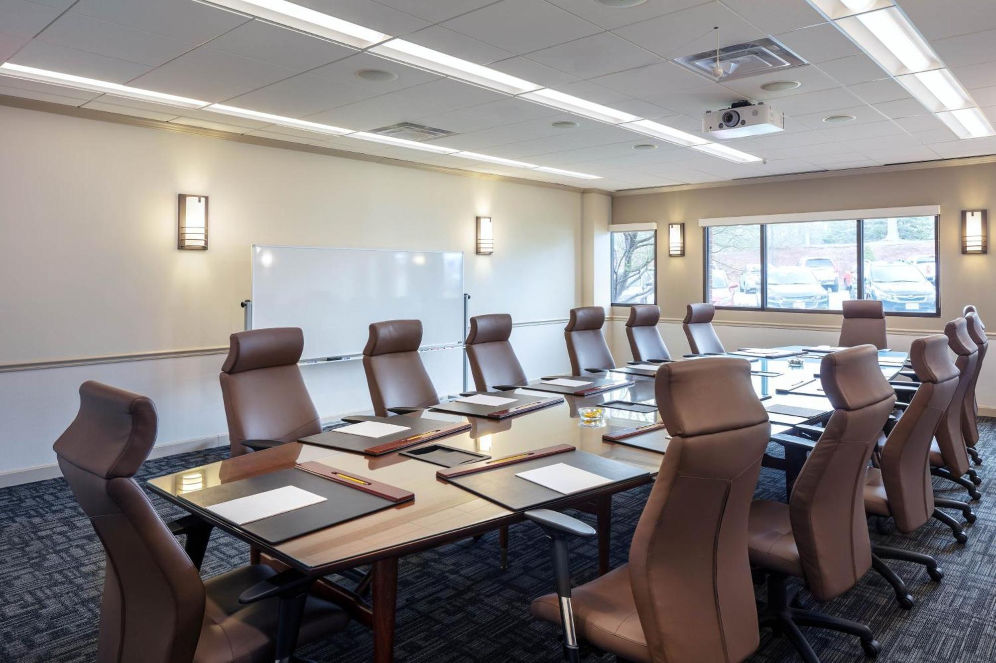 Four Points By Sheraton Norwood Conference Center Esterno foto
