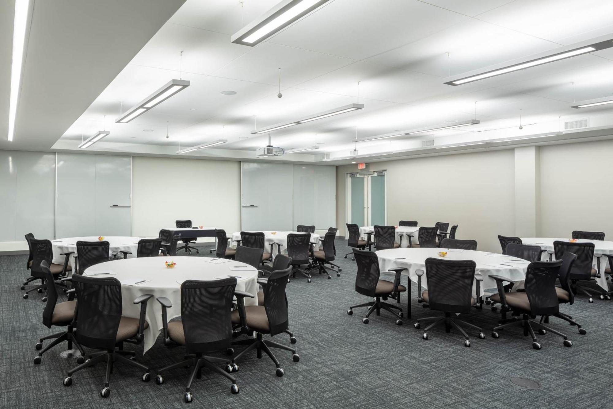 Four Points By Sheraton Norwood Conference Center Esterno foto